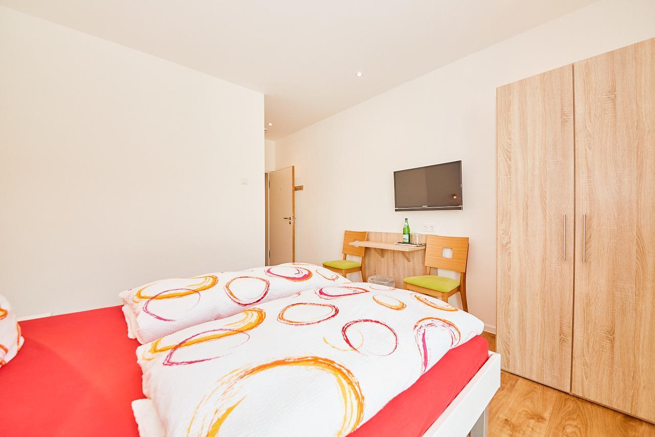 ツェルティンゲン・ラハティグ Wein-Quartier Leo Pazen Bed & Breakfast エクステリア 写真
